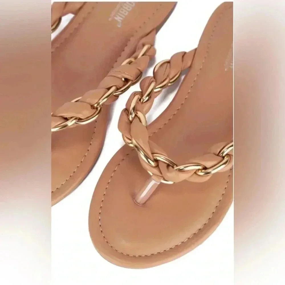 Cape Robbin Women’s neutral gold braided flip flop sandals. Size 7